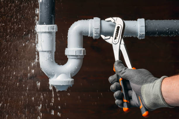 Professional Emergency Plumber technician working in Washington, PA